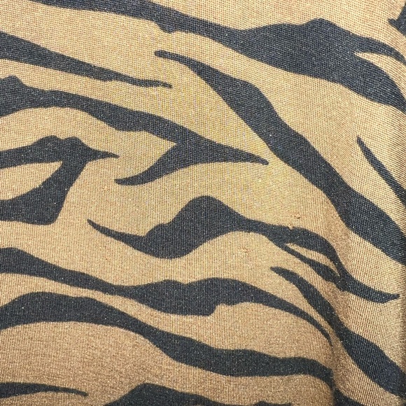 RVCA TIGER PRINT LOOSE FLOWY SHORT SLEEVE SHIRT SUPER SOFT! - Picture 2 of 6
